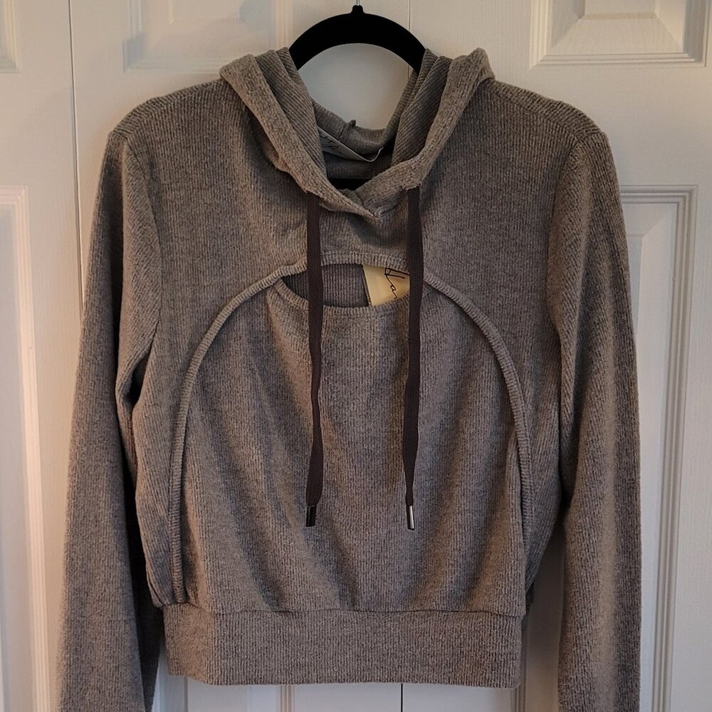 Crop top, cut out, hooded sweater.